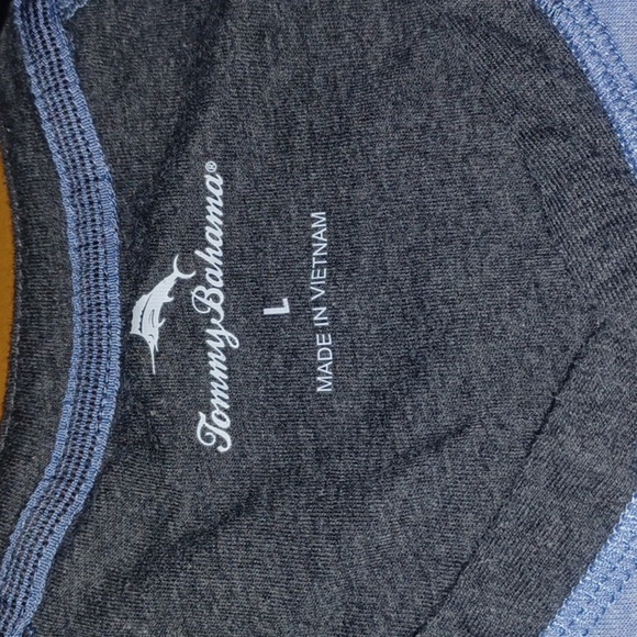 💙🌺Tommy Bahama Gray and Blue Striped Henley - Picture 5 of 7